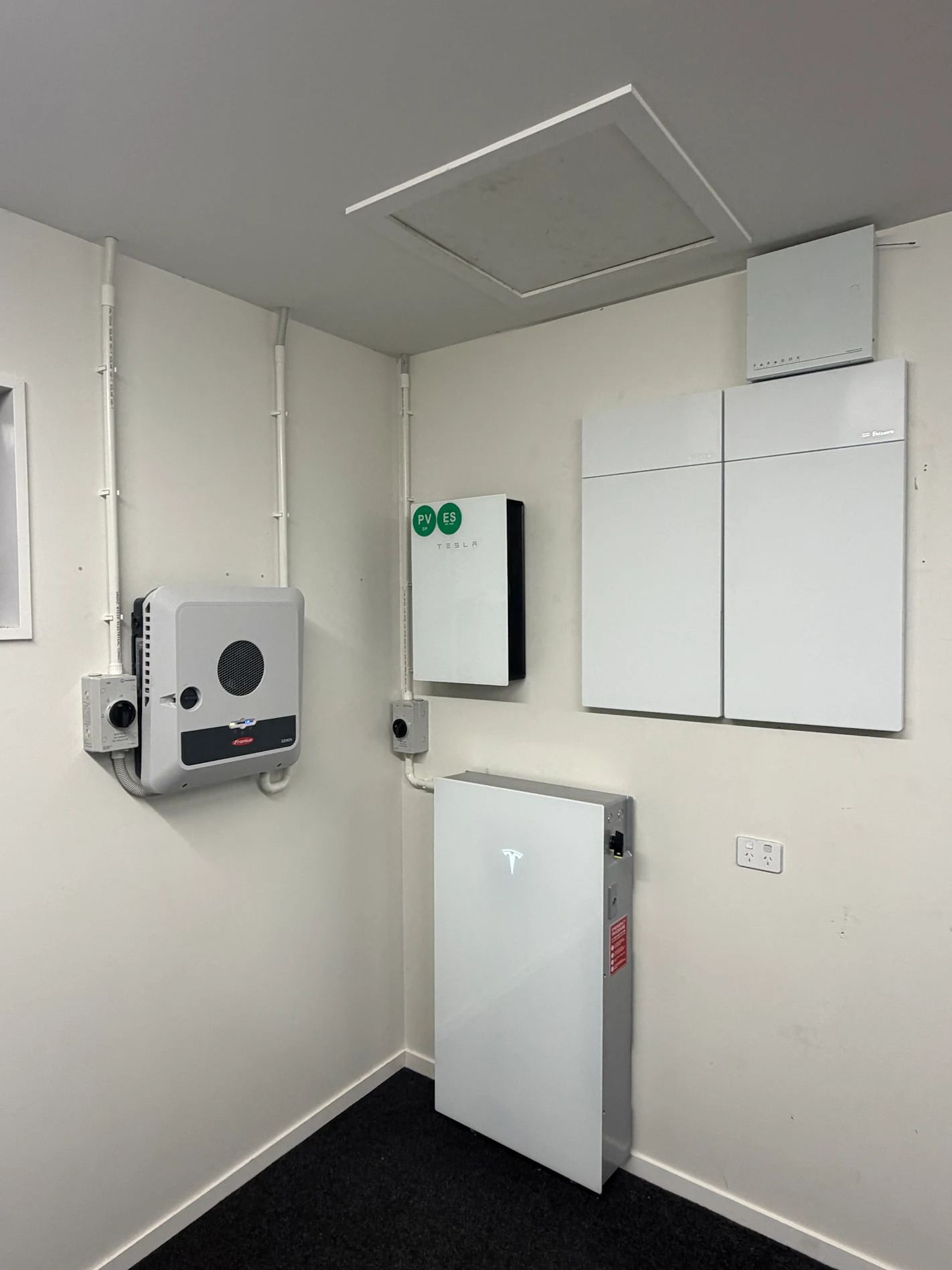 Tesla Powerwall and Fronius inverter installed by Energon